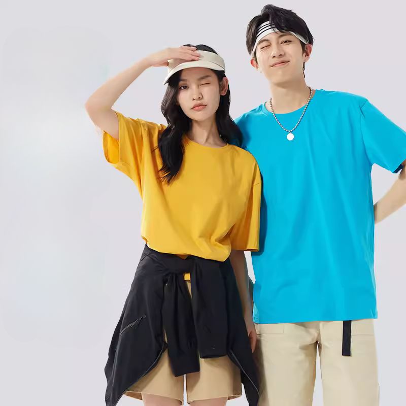 Áo thun cổ tròn còn được giới trẻ yêu thích